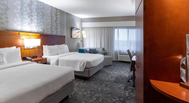 Четырёхместный номер Standard Courtyard Fort Worth West at Cityview