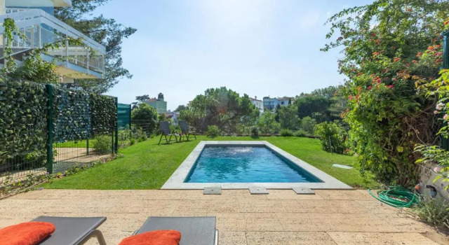 Коттедж House in Estoril