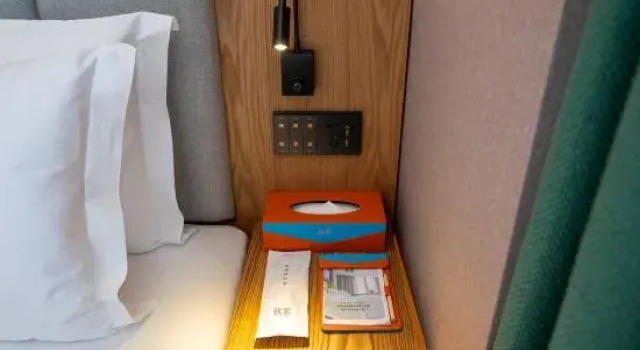 Кровать в общем номере (женский номер) TRUE GO s Hotel (Beijing Tongzhou Dongzhimen Yiyuan Universal Beijing Resort)
