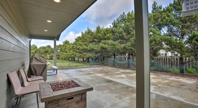 Spacious Bandon Getaway - 2 Blocks to Ocean!, Varaa Lomakoti Bandon Oregon Coast