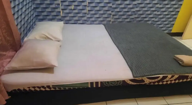 OYO 94021 Guest House Pak Eman, Prenota Affittacamere North Cirebon West Java