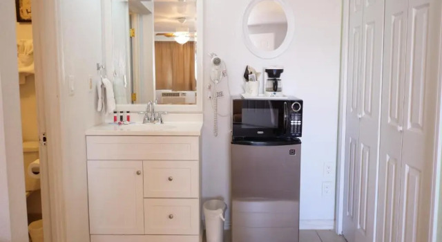 Четырёхместный номер Standard Inn at Palm Springs