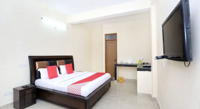 OYO 12485 Home Cosy Stay Aanji, Забронировать Отель Отели штата Химачал-Прадеш с парковкой, Парковка