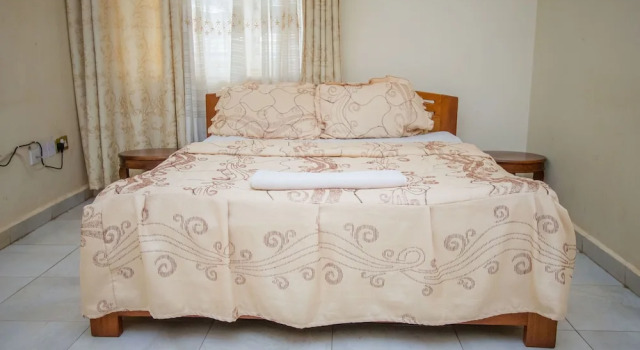 Standard double chambre avec balcon Kings Hotel Kabale