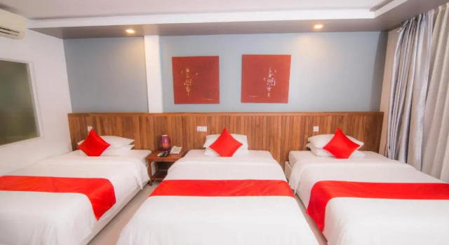 Трёхместный номер Standard с балконом Angkor Sweet Night Hotel