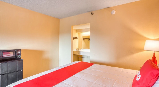 OYO Hotel Jackson Fairgrounds I-55, Забронировать Отель Джэксон Нью-Гемпшир, рядом с Christ Temple Church of Christ Holiness