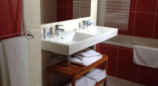 Standart çift kişilik oda Kyriad Perpignan Sud
