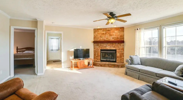 Walk to Ohio River: Golconda Home w/ Water Views!, Rezerwuj Dom wakacyjny Wille w Illinois, Willa