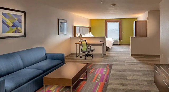 Четырёхместный люкс с 2 комнатами Holiday Inn Express & Suites N Waco Area - West by IHG