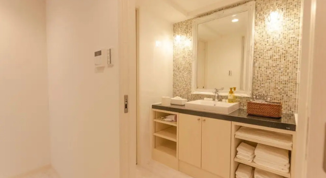 Люкс с балконом Cozy Stay in Naha