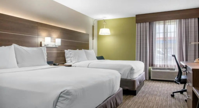 Четырёхместный номер Standard Holiday Inn Express & Suites Harrison by IHG