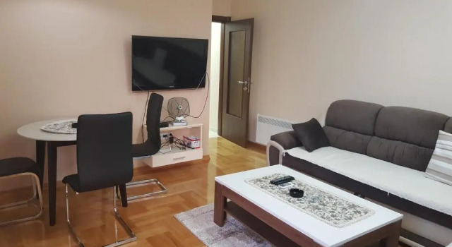 Nikolina Apartments, Book Lejlighed Hoteller i Kotor Riviera med parkering, Parkering