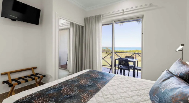 Номер Standard с 2 комнатами с балконом и с видом на залив Moonlight Bay Suites
