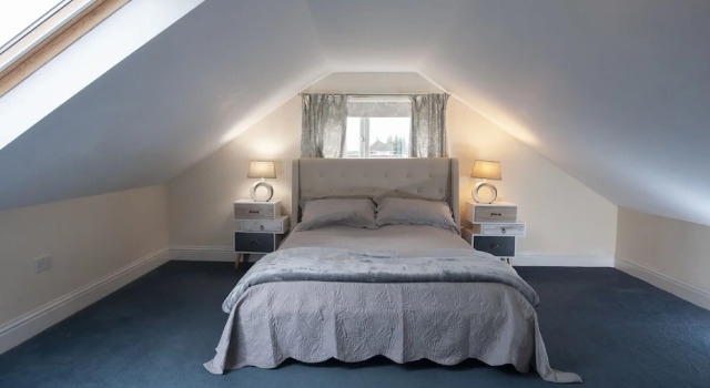 NEW Stunning 3BD House Central Ashford Sleeps 6!, Varaa Hotelli Ashford 