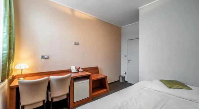 Penzion a Restaurant Barbora, Rezerwuj Hotel Hotele w Central Bohemia z parkingiem, Parking