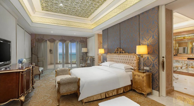 Люкс Presidential Crowne Plaza Resort Sanya Bay by IHG