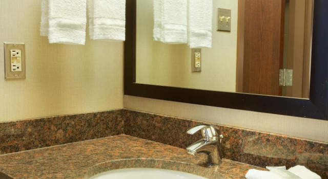 Четырёхместный номер Deluxe Heritage Inn & Suites San Antonio Airport, Trademark Wyndham