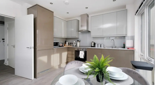 Town Center 2 bed Serviced Apartment 8