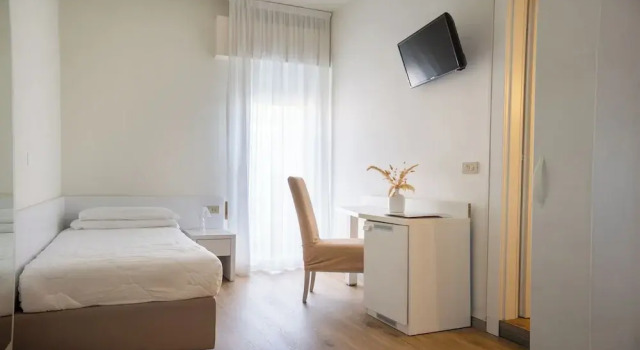 Одноместный номер Standard с балконом и с частичным видом на море Hotel Columbia & Ninfea