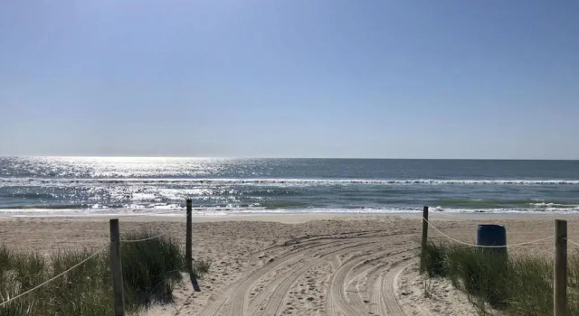 Коттедж Newly Renovated Beach Condo with STUNNING Water Views! Monthly and Weekly Specials!