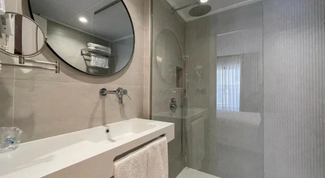 Номер Standard Hotel Quatre Llunes