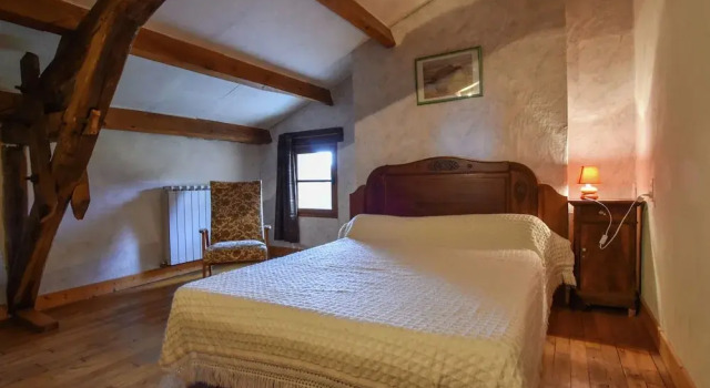 Perigord House With Private Swimming Pool in the Middle of Unspoiled Nature, Rezerwuj Dom wakacyjny Hotele w Biron z parkingiem, Parking