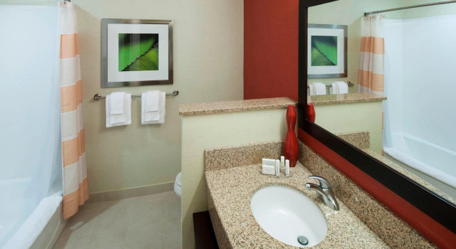 Четырёхместный номер Standard Courtyard by Marriott Houston NASA Clear Lake