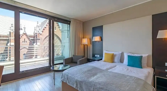 Номер Deluxe Lions Garden Hotel