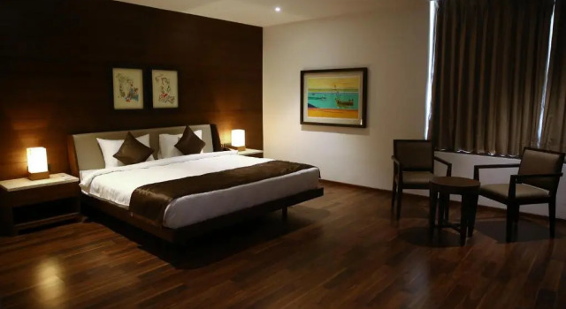 Полулюкс Five Petals Hotel & Banquets