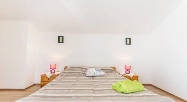 Višnja - Free Parking - B2