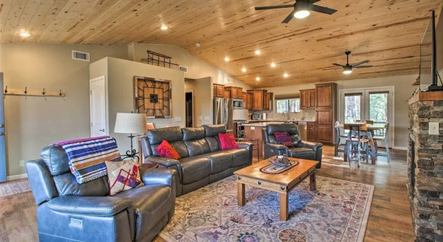 1 Mi to Rainbow Lake: Newly Built & Woodsy Retreat, Reserva ahora Hotel Pinetop-Lakeside Arizona