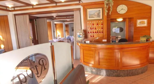 Albergo Riva, Забронировать Отель Отели Леджуно с парковкой, Парковка