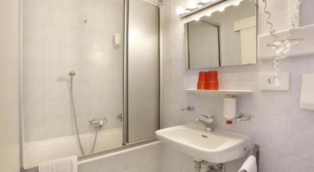 Четырёхместный номер Standard Hotel Tor
