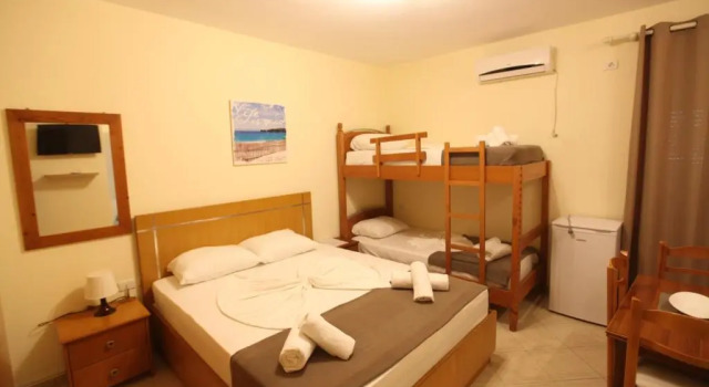 Четырёхместный номер Standard Prishtina Hotel Sarande