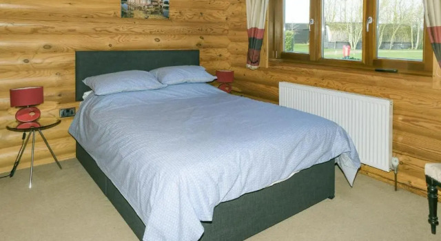Laxfield Lodges, Boek Hotel Hotels in Merseyside met zwembad, Zwembad