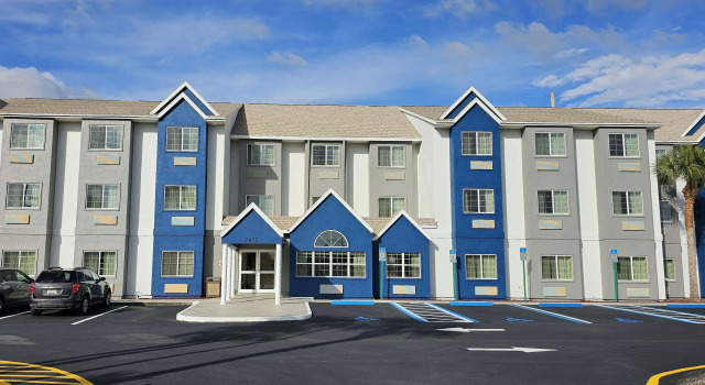 Microtel Inn & Suites by Wyndham Bushnell
