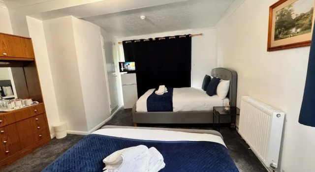 Четырёхместный номер Deluxe с видом на сад High Trees Guest House Gatwick