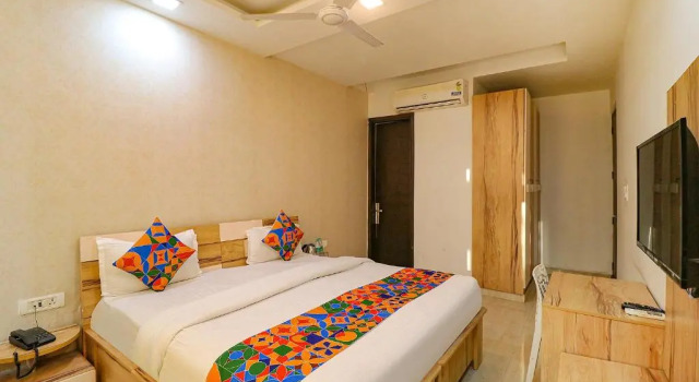 Номер Deluxe Fabhotel The Royal Oak