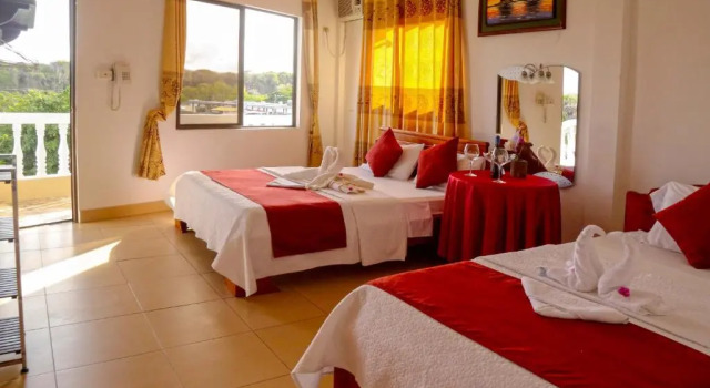 Семейный номер Standard с балконом Hostal Sir Francis Drake