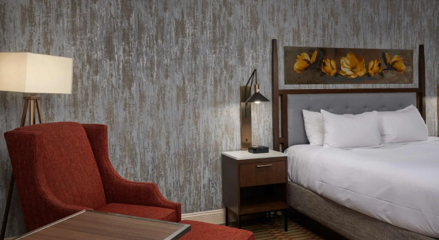 Двухместный номер Standard Virginia Crossings Hotel, Tapestry Collection by Hilton