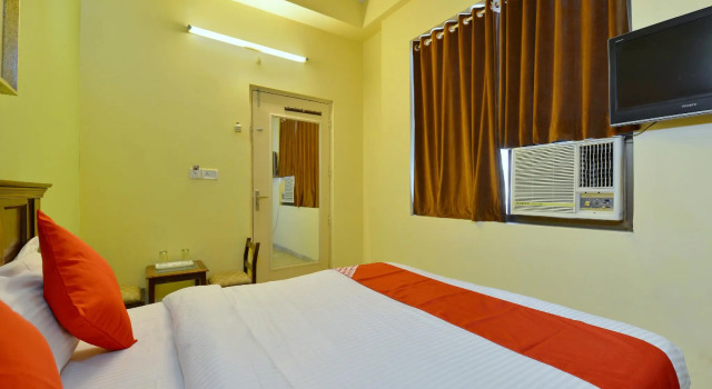 OYO 12957 Hotel Silver Plaza