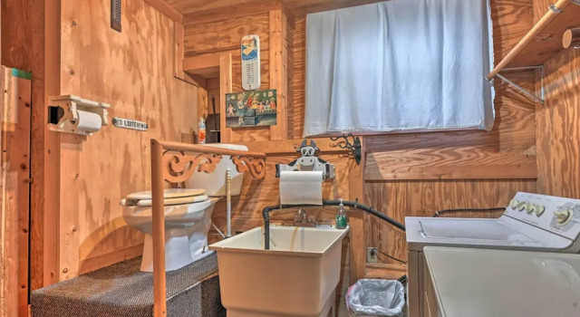 Waterfront Arkdale Retreat: 2 Acres w/ Deck & View, Réserver Maison de vacances Arkdale Wisconsin