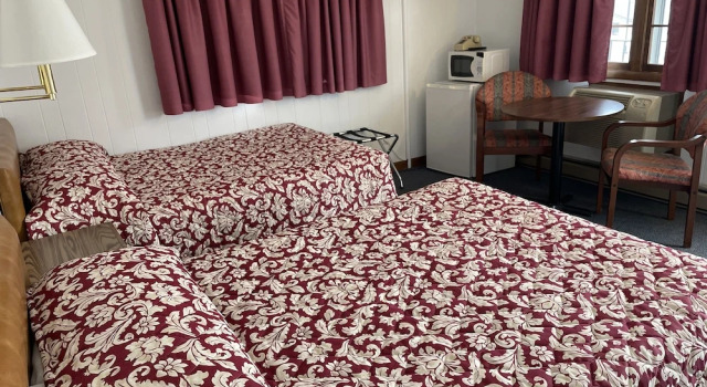 Четырёхместный номер Standard Colonial motel