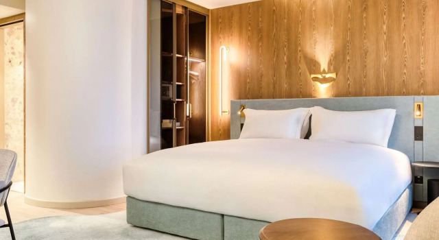 Полулюкс Executive Mövenpick Hotel Brussels Airport