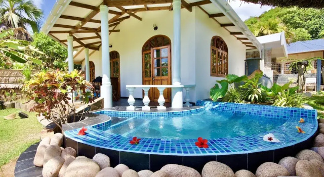 Вилла La Petite Maison and Sea Splash