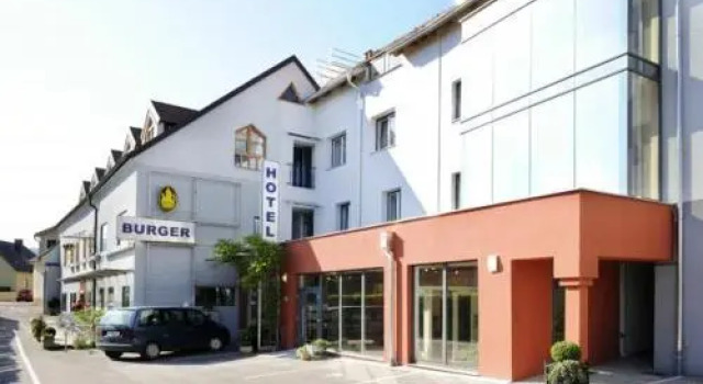 Gasthof Hotel Zur goldenen Krone, Book Hotel Furth bei Goettweig 