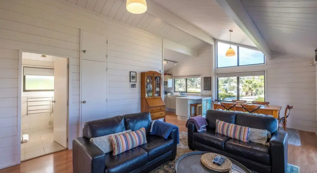 Matai Cottage in Oneroa with Sea Views, Buchen Sie Ferienhaus Blackpool 