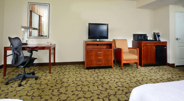 Четырёхместный номер Standard Hilton Garden Inn Raleigh Capital Blvd I-540