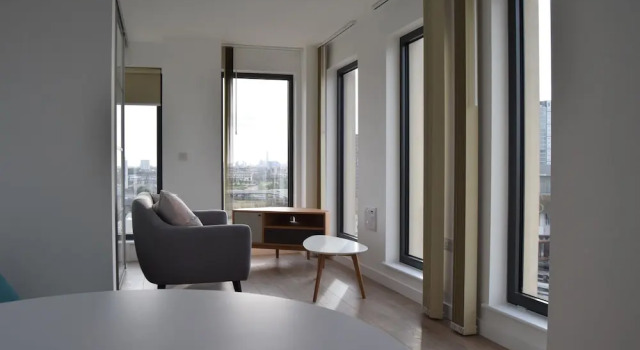 Modern 1 Bedroom Apartment With Views in Stratford