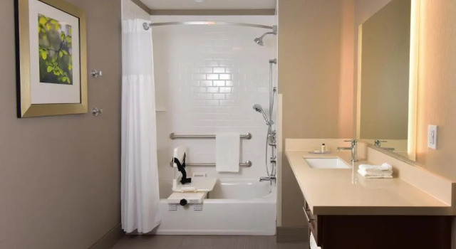 Четырёхместный номер Standard c 1 комнатой Staybridge Suites Wisconsin Dells - Lake Delton, an Ihg Hotel